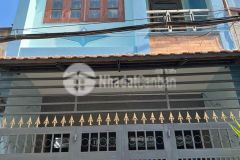 Nhà cho thuê hxh dt 50m2, phú thọ hòa, tân phú.chỉ 12 triệu. hẻm 5m thông lê thúc hoạch, tân phú.