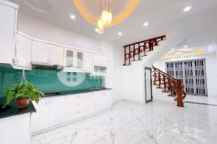 Gấp chính chủ bán nhà cầu giấy có 1 không 2, 6 tầng, dt 50m2, mt 4m, nhỉnh 5 tỷ.