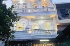 Bán nhà lô góc quận 7 bùi văn ba 160mv chỉ 13,5 tỷ 3 tầng lầu.