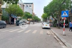 Bán nhà mới phố trạm long biên 39m2 x 5 tầng, ô tô, kinh doanh. hơn 4 tỷ.