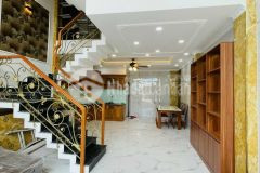 Bán nhà 1 trệt 3 lầu mt đường 8, hbp, dt 90m2, giá 9.45 tỷ