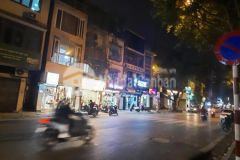 Vị trí đẹp nhà mặt phố núi trúc ba đình 25m 8xtỷ kinh doanh sầm uất