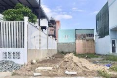 Cần bán lô đất ngay đường hồ văn huê cách chợ cần đước 500m 120m2 950tr shr