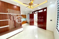 Ối rồi ơi hiếm bán nhà phúc lợi 30m2 dân xây, ô tô đỗ cổng, giá 2 tỷ 95