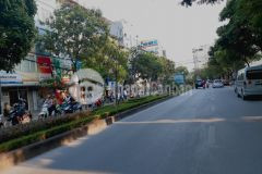 Bán nhà phố lạc long quân tây hồ oto vào nhà dt 79m, mt 4,5m, giá 11,9 tỷ. lh 0888841268