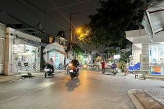 Bán nhà giá rẻ đường lô tư, 68m2, 3 tầng, 4.316,giá chỉ 8.2 tỷ tl cc.