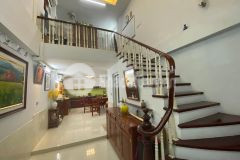 Cần bán gấp nhà hoa bằng 3 pn. gần ô tô. ở luôn