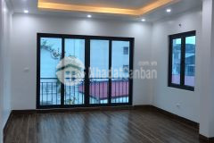 Bán nhà lạc long quân. nhà mới. gần phố. 20m ô tô tránh. dt34m. 5 tầng. mt 4,5m. 4,4 tỷ