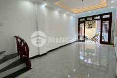 Bán nhà 5 tầng tư đình long biên, ngõ xe 4 chỗ nhỏ đỗ sát cửa.