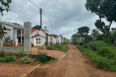 Bán lô đất cư suê cách đường y moal nối dài 40m.