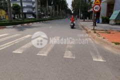 Gâp ra nhanh nha tam binh thu đưc dt122.4m2 rong 5.63m gia 8.xxty3