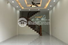 Bán nhà quận long biên mới tinh 35m2 x 5 tầng, gara ô tô vào nhà. nhỉnh 3 tỷ.