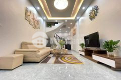 Bán nhà mới phường lĩnh nam, ô tô, 38m x 5t, 3 tỷ. lh 0975149605