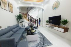 Bán gấp nhà giáp bát, hoàng mai 58m2, 5 tầng, mt 4m, giá 5.3 tỷ lh 0835956891.