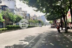 Nhà 4 tầng ở ngay, sát mặt phố nguyễn văn cừ, long biên