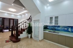 Bán nhà đường láng,đống đa, dt 30mx5t, mt4m. giá 3,65 tỷ.