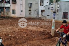 Lô đất cách hẻm cách mặt tiền phùng hưng 70m.