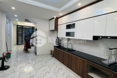 Bán nhà xuân la. ngõ thông. gần phố. 20m ô tô qua. dt 52m. mt 4,5m. 5 tỷ