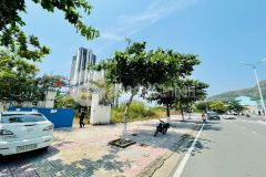 Bán lô đất mặt tiền đường phạm văn đồng,vĩnh hòa,nha trang giá chỉ 67trm2