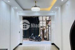 Bán nhà đẹp tt cầu giấy 40m2x5t, gần phố, gần ô tô, chỉ gần 4 tỷ.