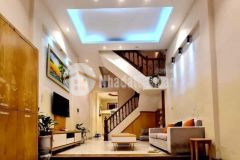 Gia chủ chuyển định cư nước ngoài để ở với con, nên cần bán gấp căn nhà với giá cực hiếm, nhỉnh 4