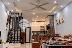 Bán gấp nhà ngọc thụy 40m2 5 tầng cực đẹp