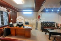 Lạc long quân. vỉa hè. kinh doanh. ô tô đỗ ngày đêm. 3 bước chân ra hồ tây.