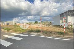 Gấp chỉ còn duy nhất 1 lô 2 mặt tiền đường hùng vương hướng đông giá chỉ 672 triệu. lh 0961808556