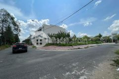 Bán cặp nền góc đường khu dân cư đông dân sinh sống giá 5.5 tỷ