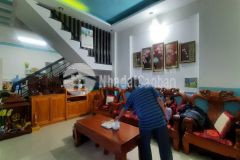 Gia chủ cần tiền bán gấp căn nhà 1 trệt, 1 lầu, 1 áp mái xe hơi đậu trước nhà chỉ 5.9 tỷ