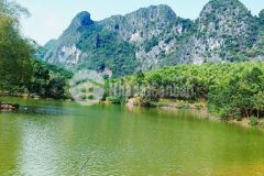 Tuyệt phẩm bám hồ, 5600 m2 lưng tựa núi chân đạp thủy tại kim bôi. hoà bình. giá mềm. 0976056466