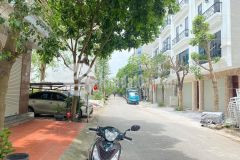 Bán đất phân lô ô tô tránh khu đô thị văn la, 50m2, mt 5,6, vỉa hẻ rộng kinh doanh sầm uất.