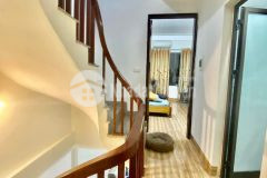 Bán nhà trần cung, 42m dân xây 5 tầng, ngõ nông 10m ra mặt phố, ở yên bình