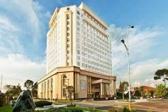 Bán da khách sạn 4 sao, 100 phòng, 2 hầm, 12 tầng. khuôn viên đất 910m2, giá chính chủ 245 tỷ