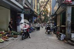 Ban nha câu giây 50m2 5 tâng gia hơn 4 ty ngo kinh doanh ba gac vao lô goc