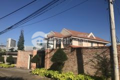 Bán căn biệt thự nghỉ dưỡng mặt tiền hồ qúy ly. giá rẻ hợp lý.