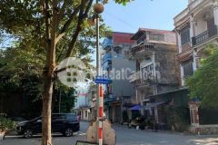 Nhà mới vừa hoàn thiện nguyễn văn cừ cần bán 40m 5 tầng giá 4.75 tỷ.