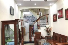 Hiếm nhỉnh 2 tỷ ở đê la thành 38m2 40m ra phố sân cổng riêng