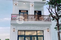 Bán nhà mới xây hai lầu thiết kế kiểu tân cổ điển sang trọng giá 5.7 tỷ