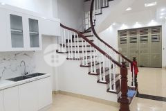 Nhà xuân la cách ô tô qua 15m. gần phố. ngõ to thông. dt 45m. 5 tầng. giá 4 tỷ 999tr