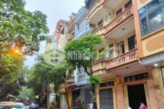 Chính chủ cần bán gấp nhà phố trần quốc hoàn 52m2, thông sàn, ô tô tránh, vỉa hè đá bóng, giá 7.9 tỷ