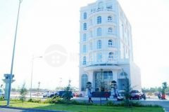 Bán khách sạn đã xây, sổ đỏ golden bay đường nguyễn tất thành, dt 380m, giá 107 trm2.