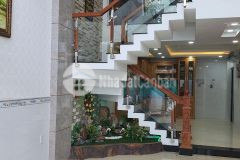 Chủ nhà gởi bán căn nhà đẹp giá rẻ ạ.