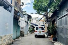 Mặt tiền hẻm xe tải nhà mới ở ngay.