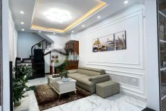 Cực hiếm nhà nguyễn đình hoàn 36m2 5tầng, 3.7 tỷ lô góc ngay mặt phố