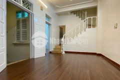 Cần bán nhà ngọc hà ngõ thông ba gác vào tận cửa dt 57m2 giá 5,9 tỷ