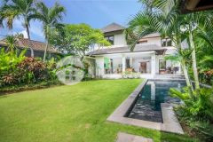 Bán gấp biệt thự 215m2 đường lạc long quân, hướng nam.