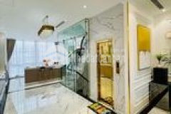 Bán nhà quận hai bà trưng, dt lớn, mt to, nội thất xịn, gara ô tô, kinh doanh sầm uất.