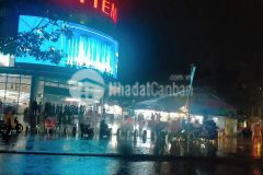 Hxh 7chỗ đỗ cửa hẻm thông sát bên lotter mart sunrise city 31m2 giá 5.3 tỷ.