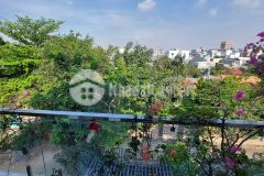 Gâp nha 4 lâu kp5 hiêp binh phươc thu đưc dt 100 m2 gia 8.xx ty